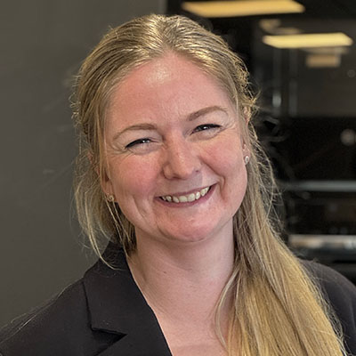 En glad kjøkkenselger i Sandefjord